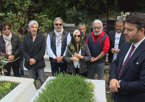 Nejat Uygur...ÖLÜMÜNÜN 6. YILINDA MEZARI BAŞINDA ANILDI!