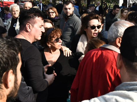 Şebnem Sönmez... YILDIZ KENTER'İN CENAZESİNDE GERGİNLİK!