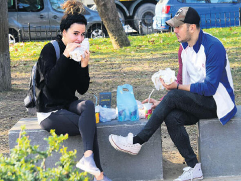 Sarp Apak... BEBEK PARKINDA PİKNİK!