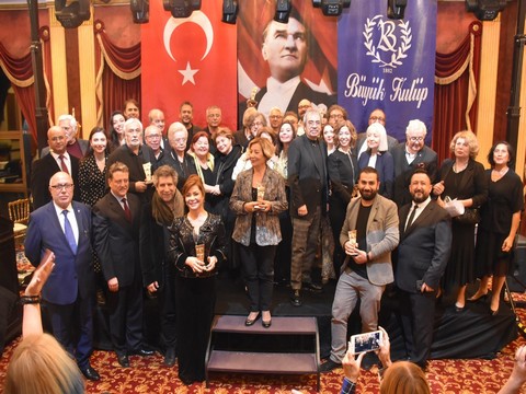 İBB Şehir Tiyatroları... 44. İSMET KÜNTAY ÖDÜLLERİ'NDE 3 ÖDÜL!..