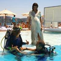 Deniz Akkaya... BEBEĞİ DOĞMADAN MODEL OLDU!