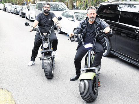 Cem Yılmaz...TRAFİĞE ÇÖZÜM BULDU!