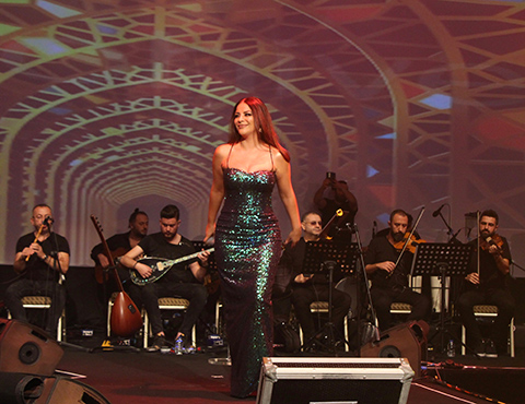 Zara...'BEN DE ÖĞRETMENİM!'