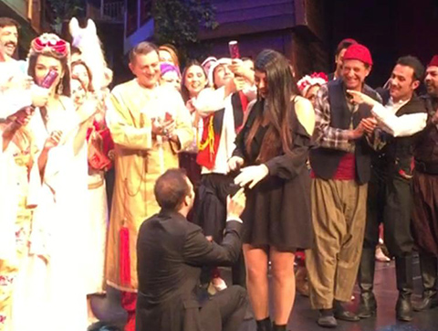 7 Kocalı Hürmüz...2000 KİŞİNİN ÖNÜNDE EVLENME TEKLİFİ!