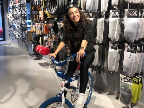 Su Soley... 26 YIL SONRA KAYBOLAN BİSİKLETİNİN AYNISINA KAVUŞTU!..