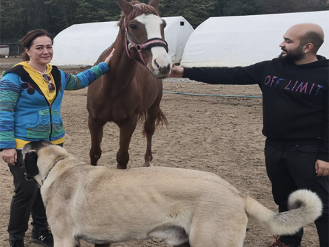 Bennu Yıldırımlar...DOĞUM GÜNÜNDE HAYVAN BARINAĞI ZİYARETİ