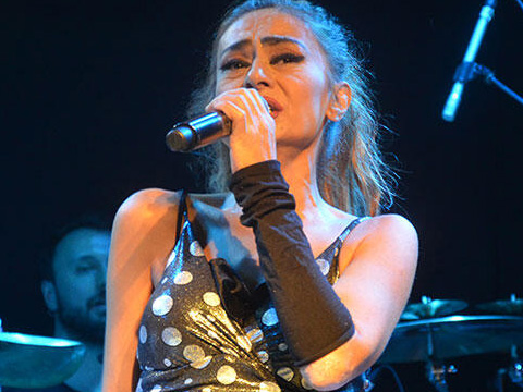 Yıldız Tilbe... DİNLEMEYE 3000 KİŞİ GELDİ!