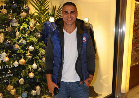 Doğuş...HAYATININ FİLMİNİ YAPIYOR, ÇOCUKLUĞUNU KİME OYNATACAK?