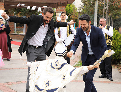 Kimse Bilmez...KARDEŞİM SENSİN!