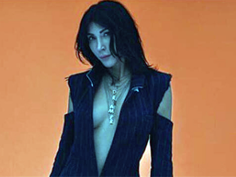 Hande Yener...HÜLYA AVŞAR VE DEMET AKALIN TEBRİK ETTİ !