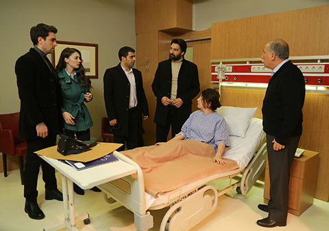 Afili Aşk...MELAHAT'İN HAFIZASI AYŞE VE KEREM'İ KORKUTUR!