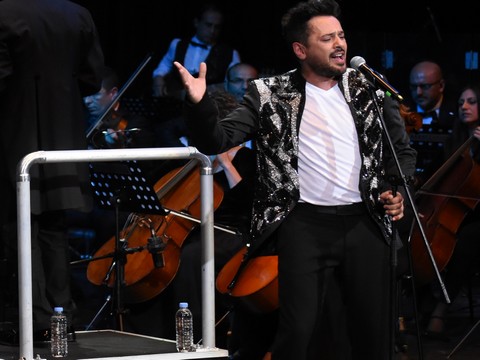 Emre Altuğ... 20. SANAT YILINI KUTLADI!..