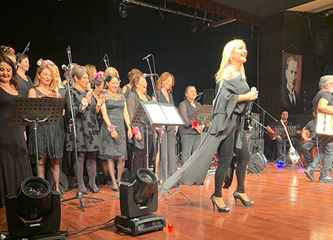 Zeliha Sunal...BENJAMİN BUTTON KADINLARI İLE İYİLİK PEŞİNDE!