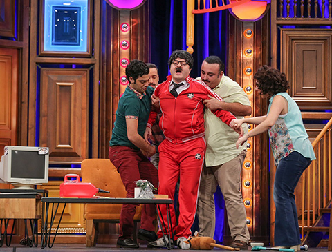 Güldür Güldür Show...ŞEVKET HOCA SORULARA DELİRİNCE!