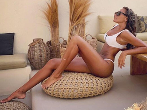 Eda Taşpınar... CAN YAKAN DEKOLTE!