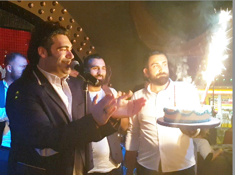 Özgür Hazır..."MEKANIN SAHİBİ" NİN MEKANINDA SÜRPRİZ DOĞUMGÜNÜ