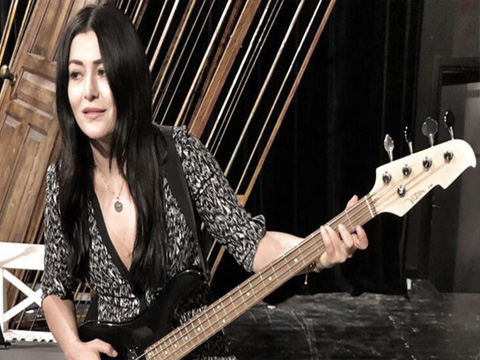 Deniz Çakır...HERKES ONU DİZİDE BEKLERKEN BAKIN NEREDE ÇIKTI?