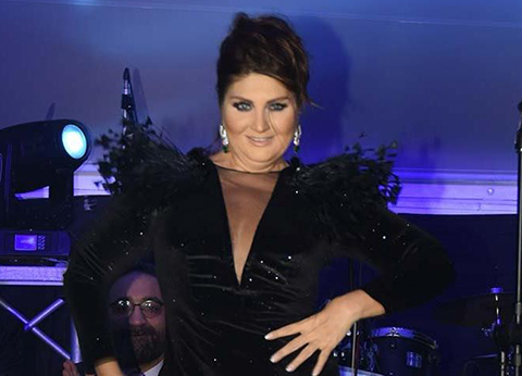Sibel Can...YENİ YILA DÜŞEREK GİRDİ!