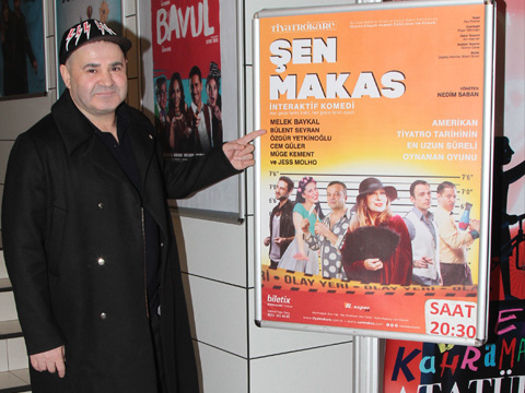 Şafak Sezer… 20 YIL ÖNCE OYNADIĞI ‘ŞEN MAKAS’I İZLEDİ