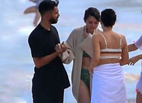 Selena Gomez...HAWAİİ SAHİLİNDE DENİZANASI ŞOKU!