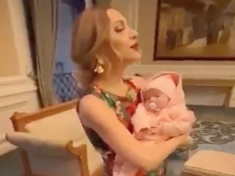 Hadise... TÜLİN ŞAHİN'İN KIZINA ŞARKI SÖYLEDİ!..