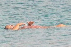 AKREP NALAN DENİZDE!