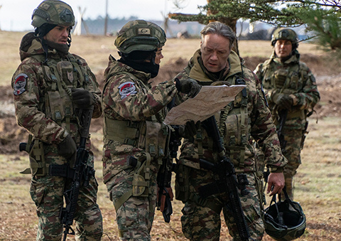 Savaşçı...YÜZBAŞI KAĞAN SİMON'UN PEŞİNİ BIRAKMIYOR!