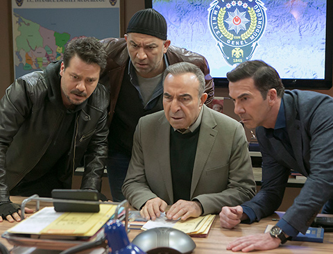 Arka Sokaklar...ENGİN'LE MESUT ARASINDA KAVGA!