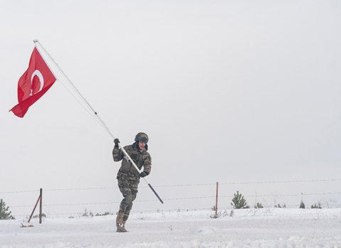 Savaşçı...KOPUZ ALBAY TÜRKMEN KÖYÜNDE ZAFER KAZANIR!