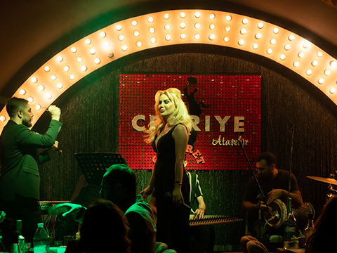 Sevda Giray… GALA GECESİNE ÜNLÜ YAĞMURU!