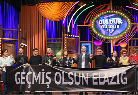Güldür Güldür Show...DEPREMZEDELER İÇİN OYNADILAR!
