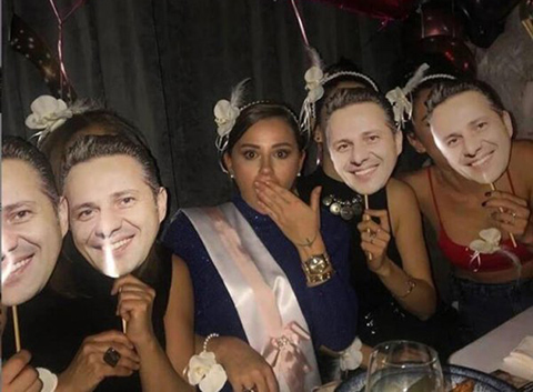 Merve Özbey...BEKARLIĞA VEDA SÜRPRİZİ!