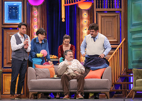 Güldür Güldür Show...GÜNLERDİR YIKANMAYAN ŞEVKET KIZ İSTEMEYE GİDERSE!!