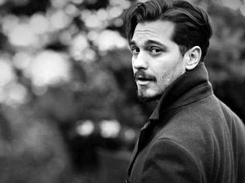 Çağatay Ulusoy...MOR PİJAMALARI OLAY OLDU!