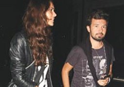 Yalın... İLK KEZ SEVGİLİSİYLE GÖRÜNTÜLENDİ...