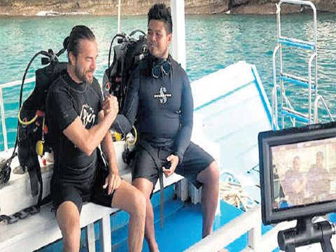 Engin Altan Düzyatan... SENDE FARK ET BELGESELİ İÇİN DALDI