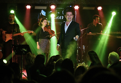 Ferhat Göçer...GÜNAY SAHNE'SİNDE  TEKLİFLER TEKLİFLERİ KOVALADI!