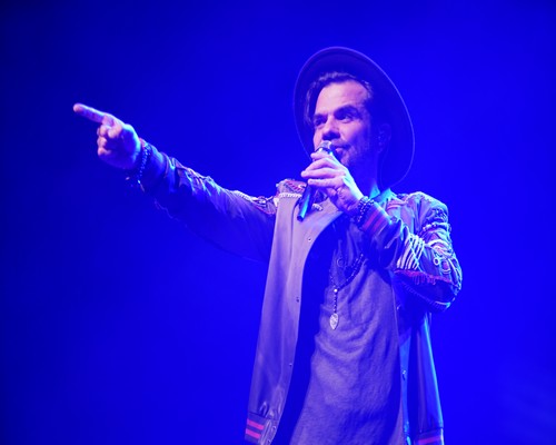 Kenan Doğulu...'BİZİMDİR' İLE MORAL DESTEĞİ!