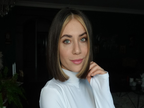 Fulya Zenginer...ÇİFT RENK MODASI YENİ İMAJI!