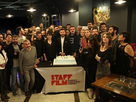 Kalk Gidelim...100. BÖLÜMÜ PASTA KESEREK KUTLADILAR!..