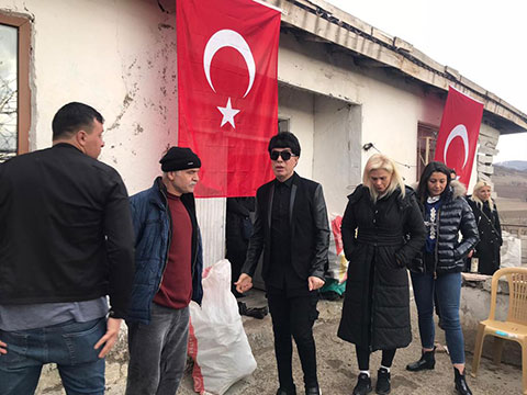 Yılmaz Morgül...KONSERİNİ İPTAL ETTİ, ŞEHİT AİLESİNİ ZİYARET ETTİ!