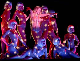 Carmen Electra... BU KEZ CRAZY HORSE'DA SOYUNDU...