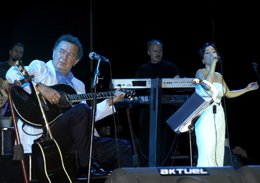 Kayahan Edremit Zeytin Festivali'ndeydi... "NİLÜFER İLE ORTAK PROJEYE GİRMEM!.."