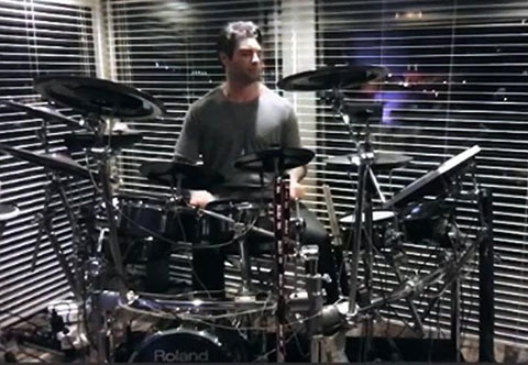 Şükrü Özyıldız...BATERİ BAŞINDA KOMŞULARA ÖZÜR YOLLADI!