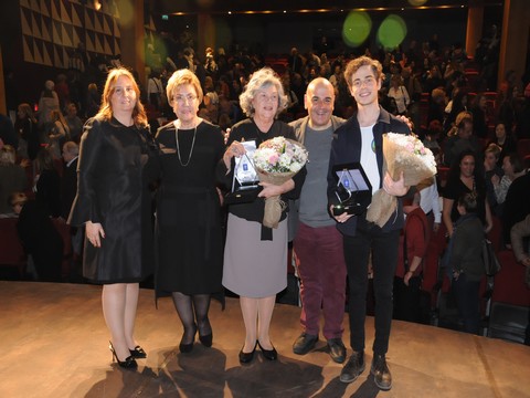 Nevra Serezli... "DÜNYA KADINLAR GÜNÜ" NDE ONUR ÖDÜLÜ ALDI!..
