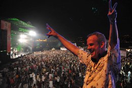 Fatboy Slim... BOĞAZ KIYISINDA YAZIN EN BÜYÜK PARTİSİ...