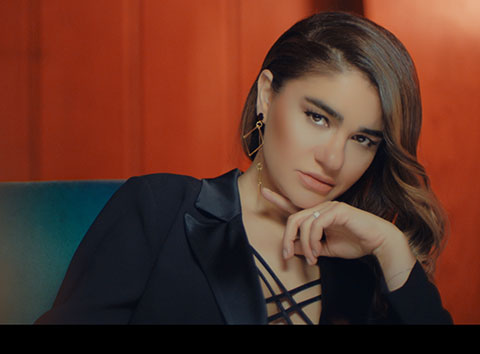 Derya Bedavacı...SEVENLERİNE DOĞUM GÜNÜ HEDİYESİ!