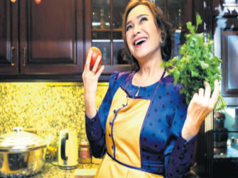 Demet Akbağ...MUTFAĞA GİRDİ!