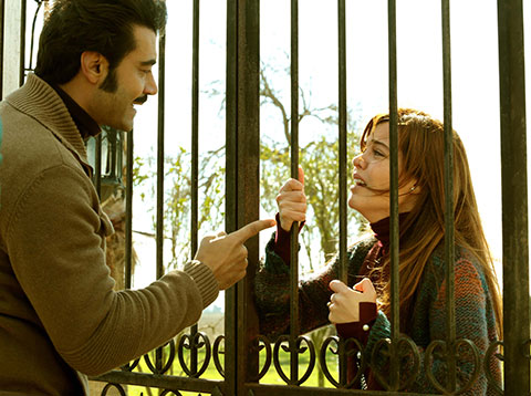 Bir Zamanlar Çukurova...ZÜLEYHA ADANA’NIN ORTASINDA KENDİNİ ATEŞE VERİYOR!