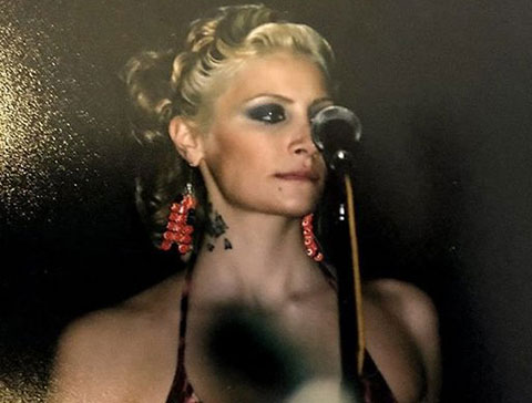 Sıla...'KAŞLAR YAY, BAKIŞLAR KÖRPE!'